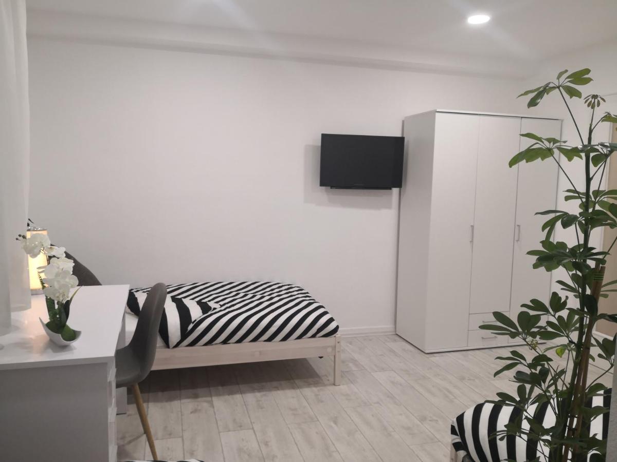 Schoene Und Optimal Gelegene Wohnung Weisskirchen Exterior photo